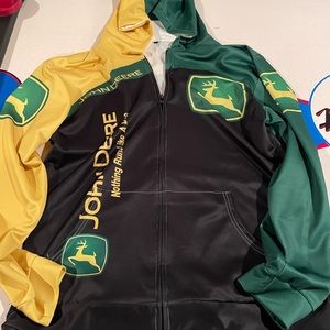 John Deere zip up. States size XXXL. Fits like a 1X. Excellent condition!